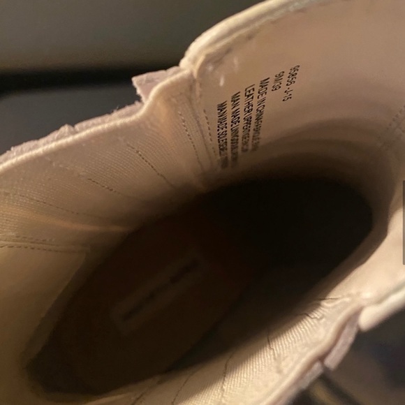 Saks Fifth Ave, Size 9, White, genuine leather boots/booties, good condition - Picture 9 of 9